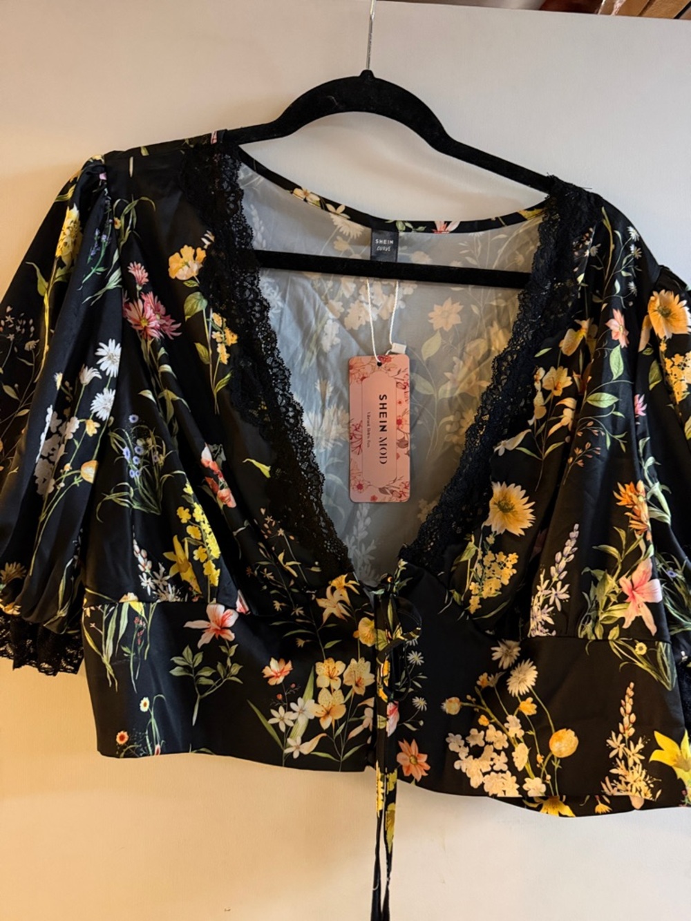 SHEIN Black Floral Lace-Trim Tie-Front Crop Top